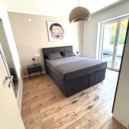 Luxury With Parking Apartman