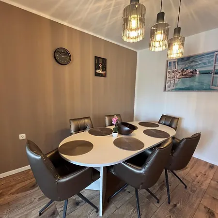 Luxury With Parking Apartman *